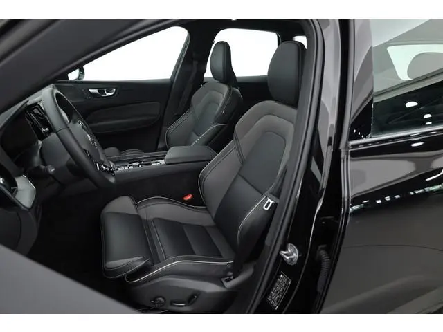 Volvo XC60 T6 PHEV Ultra Black Edition | Pano | HUD | Elek. Trekhaak | akoestisch glas | Memory Seat...