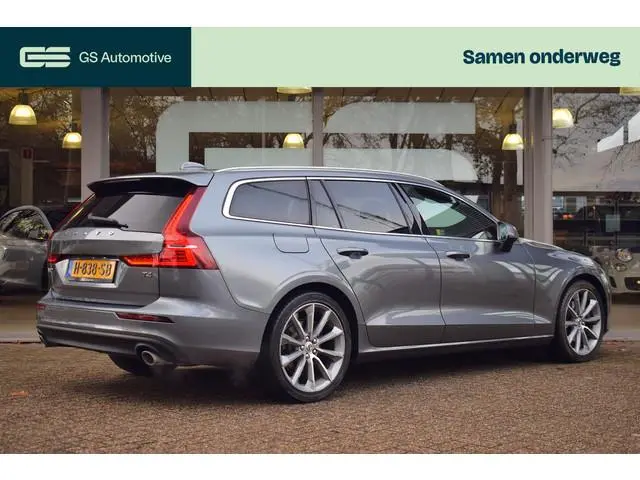 Volvo V60 2.0 T4 Momentum Pro met 19inch/Led/Carplay/Cruise