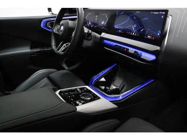 BMW X3 30e xDrive | PANORAMADAK | HEAD UP | STOELVENTILATIE | STUURVERWARMING | 360 CAMERA | TREKHAA...