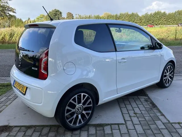 Volkswagen Up! 1.0 high up! BlueMotion / Stoelverw. / Elek Ramen V / Airco /