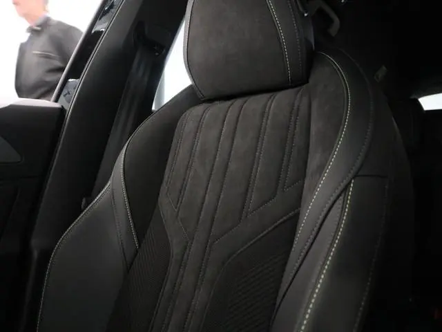 Peugeot e-308
