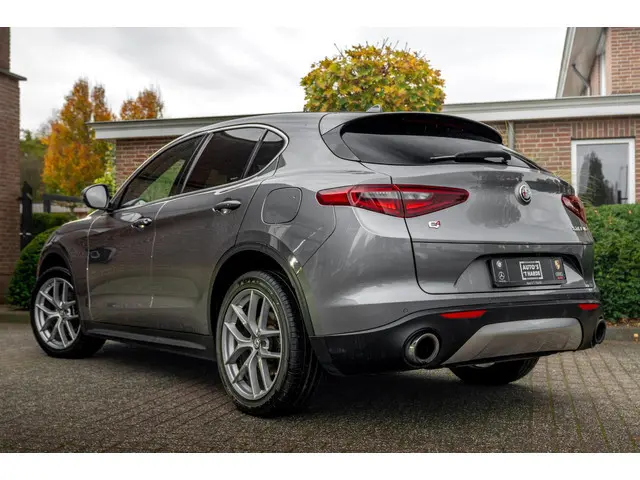 Alfa Romeo Stelvio 2.0 T AWD Veloce AWD Super First Edition 280 PK Leder Camera Keyless Stoel/Stuurv...