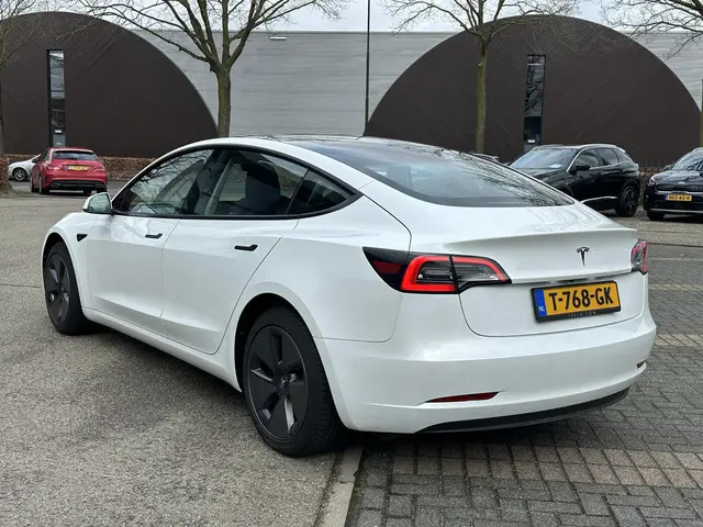 Tesla Model 3 Standard RWD Plus 60 kWh | SOH 93% | VOLLEDIGE TESLA GARANTIE TOT 01-06-2027 OF 80k KM...