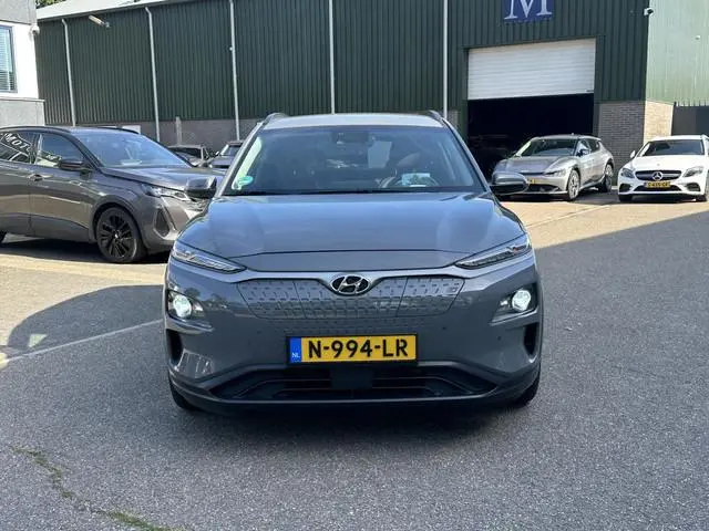 Hyundai Kona EV Premium 64 kWh SOH 97% | 12 MND BOVAG GARANTIE | STOEL/STUURVERWARMING | ELEK. STOEL...