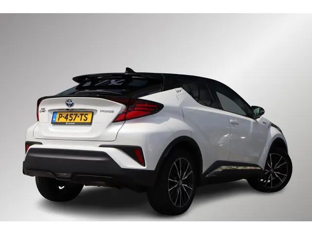 Toyota C-HR 1.8 Hybrid Bi-Tone, BSM, Parkeersensoren, Apple Carplay / Android Auto, Stoelverwarming.