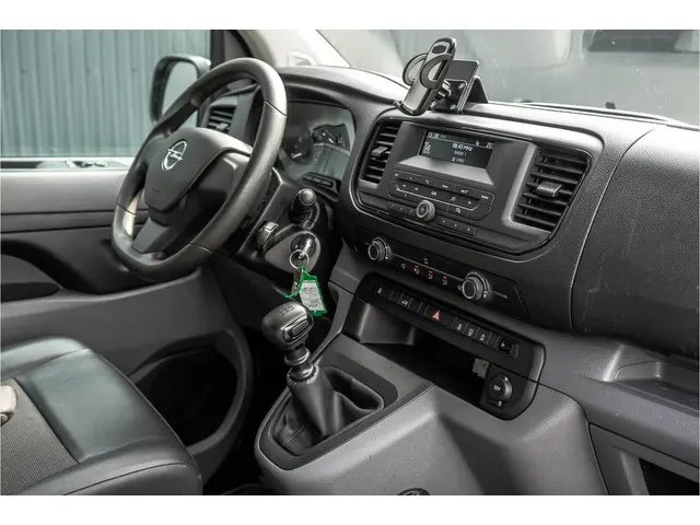 Opel Vivaro L2H1 | 1ste eigenaar | Airco | Cruise | PDC | 3-Zits | Trekhaak