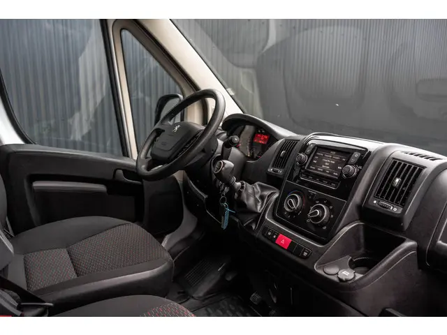 Peugeot Boxer 330 2.2 BlueHDi 120 L2H2 Premium | Camera | Cruise | Navi | Airco | Trekhaak
