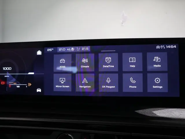 Peugeot e-5008