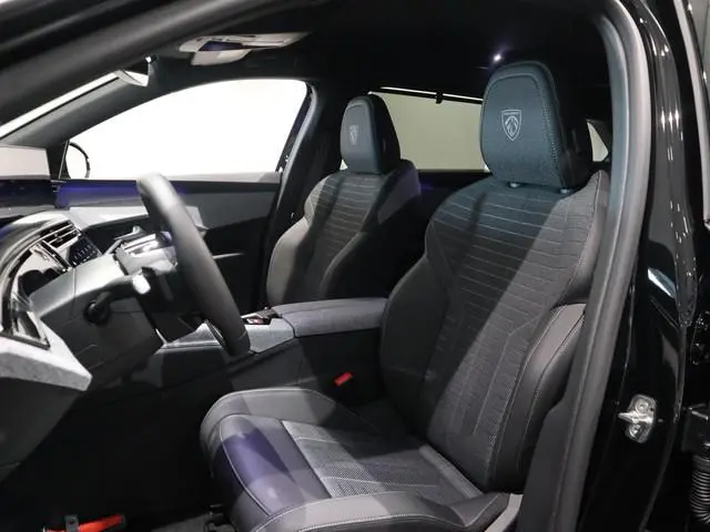 Peugeot e-5008