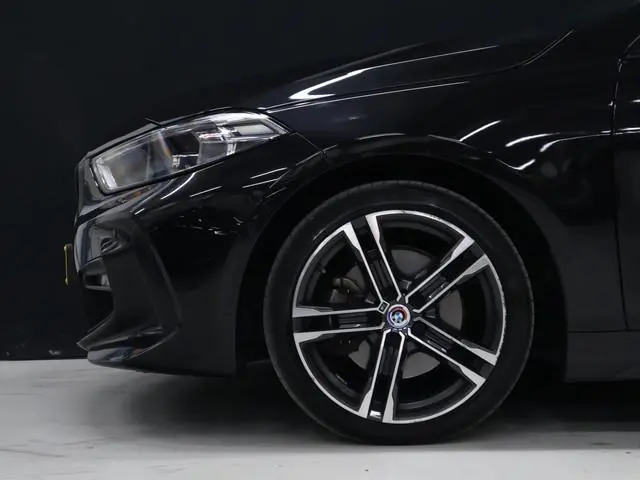 BMW 1-serie 118i Business Edition [M SPORT, APPLE CARPLAY, ANDROID, CAMERA, PDC V+A, CRUISE, CLIMATE...