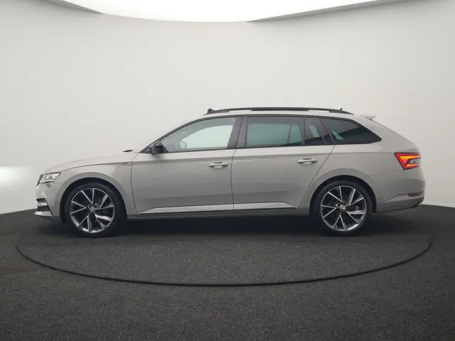 ŠKODA Superb Combi 1.4 TSI iV Sportline Business PHEV 218pk Dealer O.H. | Trekhaak Af Fabriek | Pano...