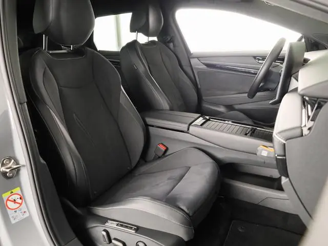 Volkswagen ID.7 Limited Edition Plus 86 kWh accu, 210 kW / 286 PK / Trekhaak / Head-up-display / Car...