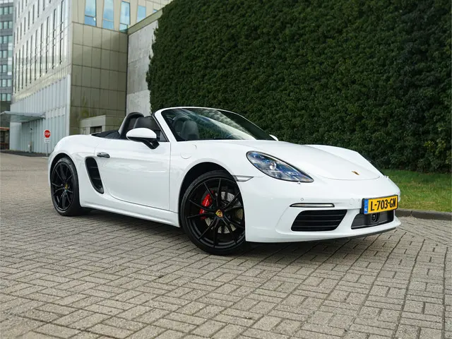 Porsche 718 Boxster 2.0 Style Edition l Sport uitlaat l Adaptieve Cruise l Camera l PDLS+