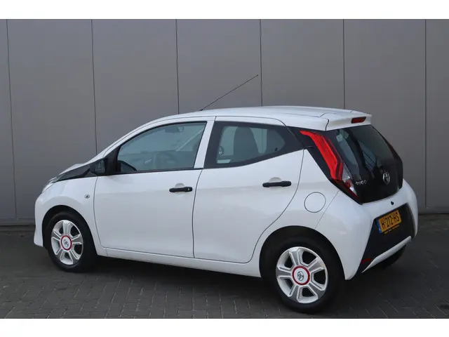 Toyota Aygo 1.0 VVT-i x-fun Airco/Elektrisch-pakket/Bluetooth