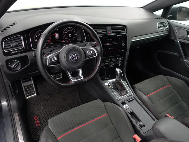 Volkswagen Golf 7.5 2.0 TSI GTI Performance Aut- Panoramadak, Virtual Cockpit, Clubsport Interieur,...