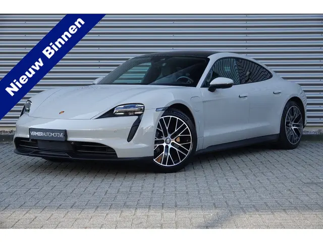 Porsche Taycan 93 kWh Performance Accu Plus | Approved | Pano | Warmtepomp | Luchtvering |