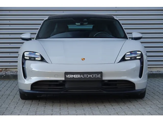 Porsche Taycan 93 kWh Performance Accu Plus | Approved | Pano | Warmtepomp | Luchtvering |