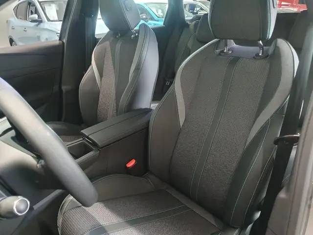 Peugeot e-308