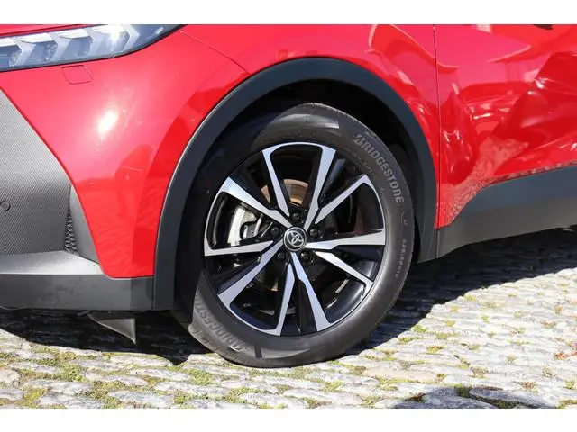 Toyota C-HR 1.8 Hybrid 140 First Edition Limited Bi-Tone, Stoel- en stuurverwarming
