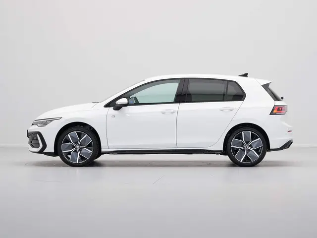 Volkswagen Golf 1.5 eTSI 115pk DSG R-Line Edition Navigatie 360 Camera Acc Stoel/Stuurverwarming Car...