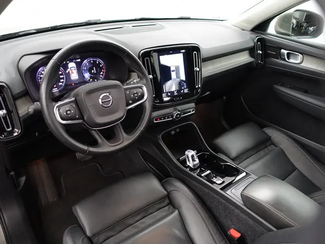 Volvo XC40 1.5 T3 Inscription Aut- Panodak, Harman Kardon, Stuur/Stoelverwarming, Lane Assist, Xenon...