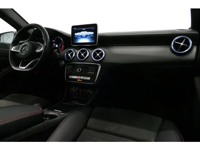 Mercedes-Benz A-klasse 200 AMG Line / A45 AMG Diffuser / Panamericana Grille / Panoramadak / Carbon...