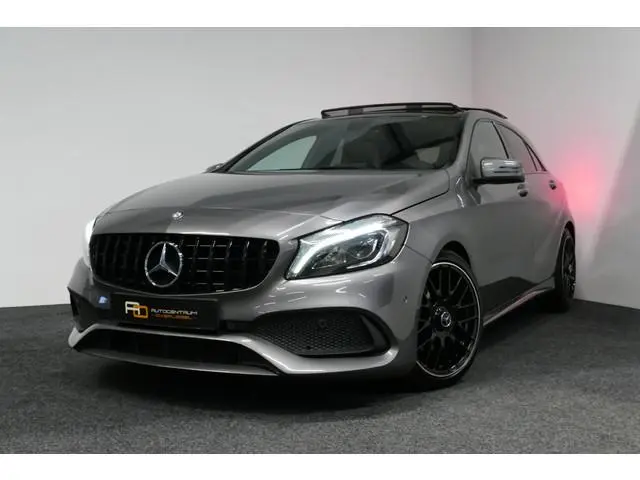 Mercedes-Benz A-klasse 200 AMG Line / A45 AMG Diffuser / Panamericana Grille / Panoramadak / Carbon...