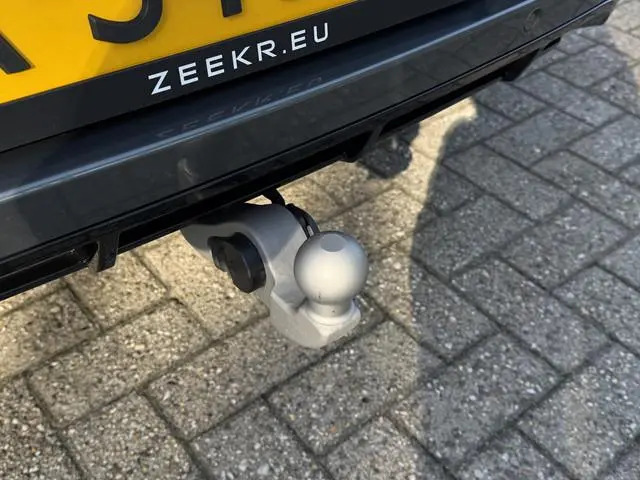 Zeekr 001