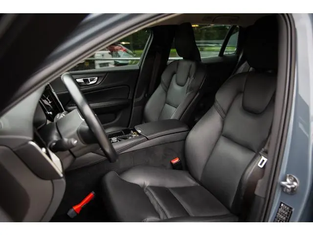 Volvo V60 2.0 T8 Recharge AWD R-Design , Trekhaak, Cruise control, Achterstoelen verwarmd,