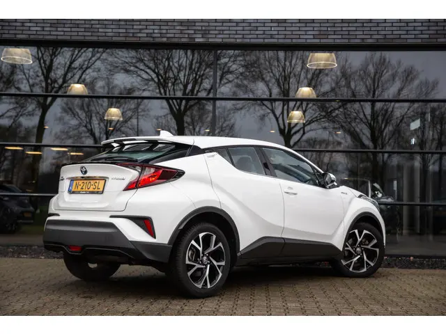 Toyota C-HR 1.8 Hybrid Dynamic , Adap. cruise, Keyless entry,