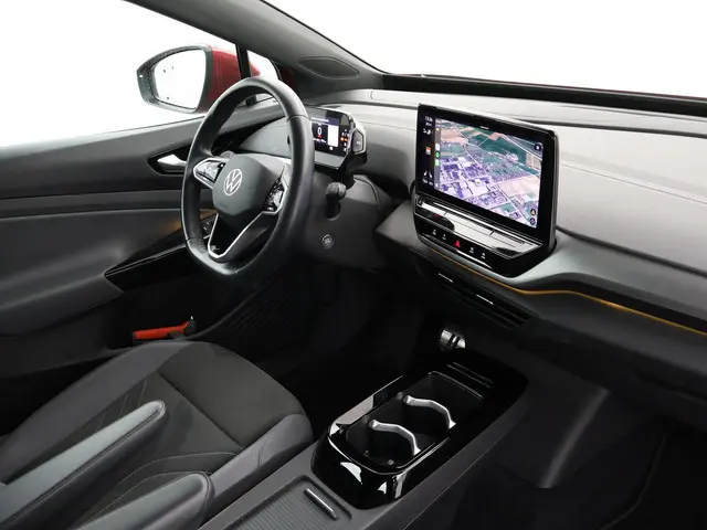 Volkswagen ID.5 PRO 77 kWh *KINGS RED* + STUUR/STOELVERWARMING | SFEERVERLICHTING | ORIG. NL