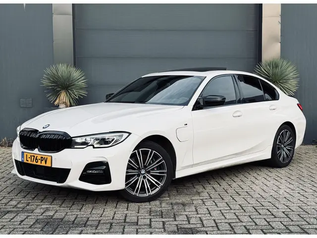 BMW 3-serie 330e High Executive
