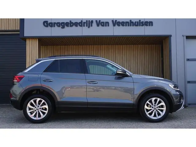 Volkswagen T-Roc 1.5 TSI 150pk DSG Life Business *Facelift* Virtual App-Connect 17inch LM Stoelverwa...