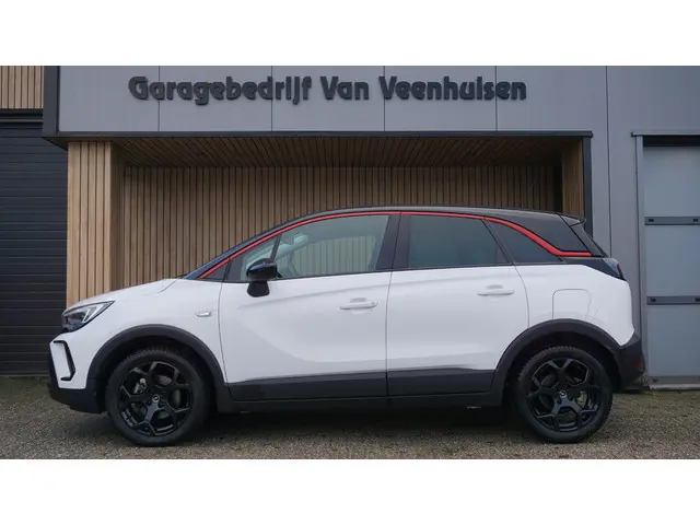Opel Crossland 1.2 110pk Turbo GS-Line *Black Optik* Sportstoelen H-Leder 17inch LM Clima Cruise Con...