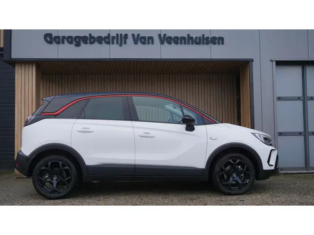 Opel Crossland 1.2 110pk Turbo GS-Line *Black Optik* Sportstoelen H-Leder 17inch LM Clima Cruise Con...