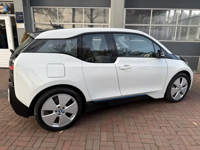 BMW i3 Basis iPerformance 94Ah 33 kWh NL Auto 2017 Km 89.147 Dealer onderhouden !!