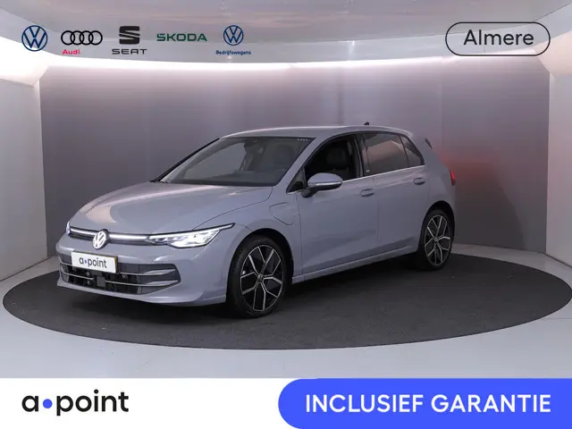 Volkswagen Golf 1.5 eHybrid 50 Edition 204 PK PHEV | Verlengde garantie | Navigatie | 18" LM velgen...