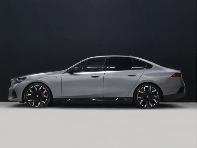 BMW i5 M60 xDrive 84 kWh M Sport Pro [PANORAMADAK, CARBON EXTERIEURPAKKET, M SPORT PAKKET, TREKHAAK,...