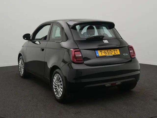 Fiat 500 Urban 42 kWh - RIJKLAARPRIJS - Grote accu 42kWh! - Volledig Elektrisch! - Apple Carplay - A...