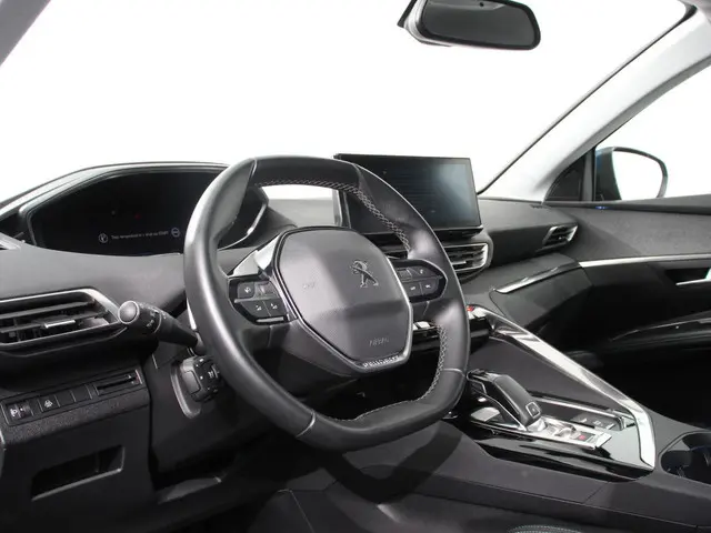 Peugeot 5008 1.2 PureTech 130pk Automaat Allure Pack 7-zits Navigatie Apple Carplay/Android Auto Cli...