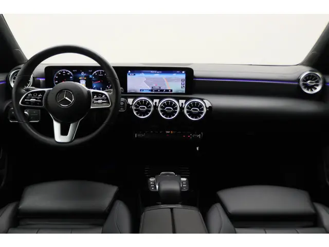 Mercedes-Benz CLA-klasse Shooting Brake 180 Business Solution Luxury Leer, Camera, Apple Carplay, Sf...