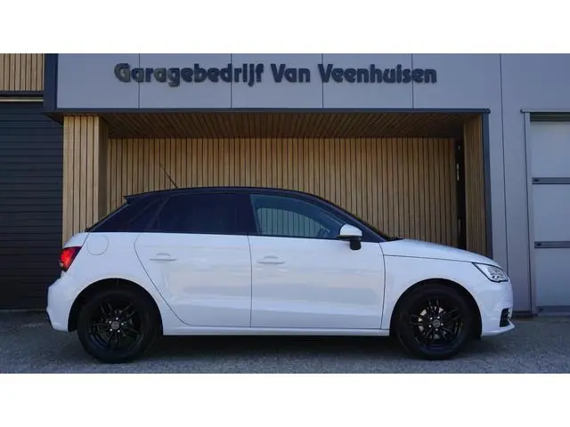 Audi A1 Sportback 1.0 TFSI 81pk 5Drs LED Navi Bluetooth Stoelverwarming 15inch LM *Zwart Dak*  83532...