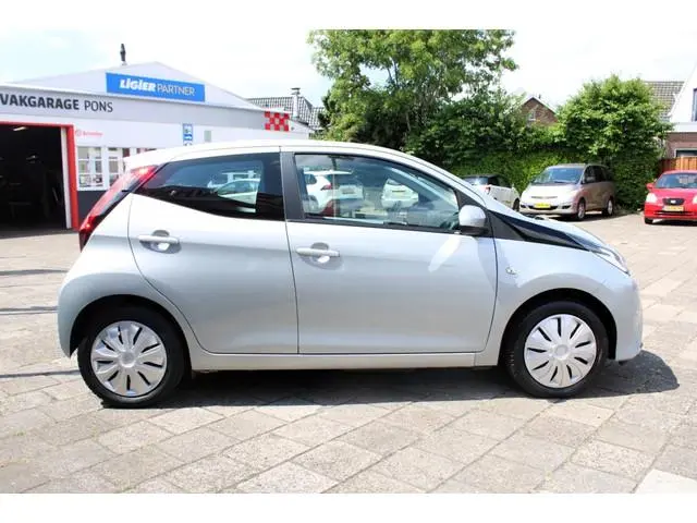 Toyota Aygo 1.0 VVT-i x-play