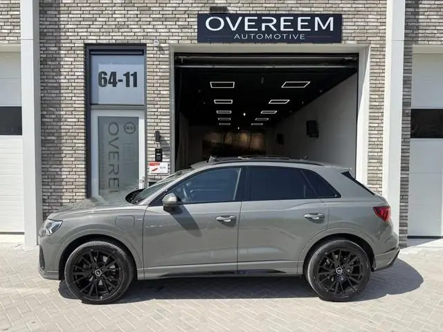 Audi Q3 45 TFSI e S edition | Pano | 20 Inch 'Black' | Elekt. voorstoelen geheugen | 360 Camera | Ve...