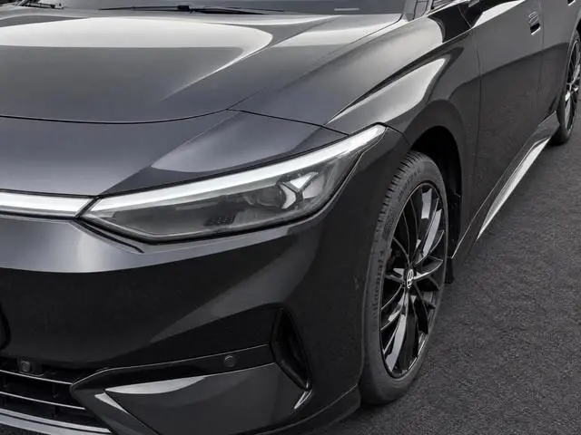 Volkswagen ID.7 Tourer Pro Limited Edition 77 kWh · 20" Black Style velgen + all-season banden · 360...