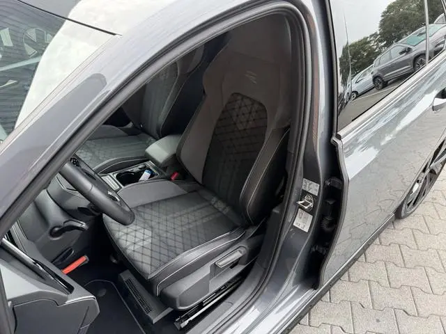 Volkswagen Golf 1.5 eTSI R-Line Business+