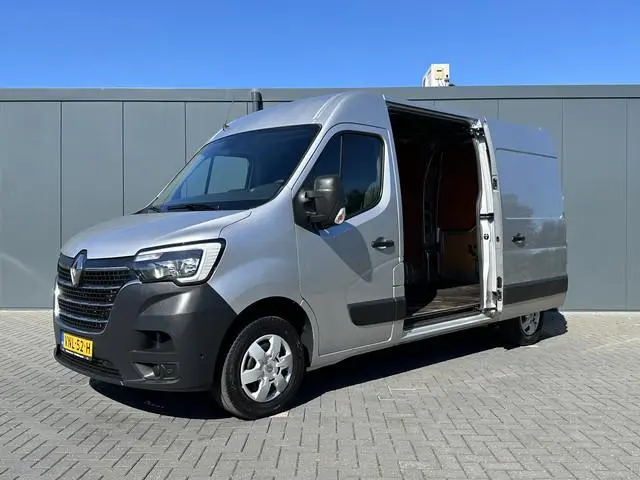 Renault Master T35 2.3 dCi 135 PK / L2H2 / 1e EIG. / TREKHAAK / 2x SCHUIFDEUR / CAMERA / AIRCO / CRU...