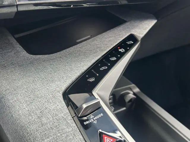 Peugeot e-5008