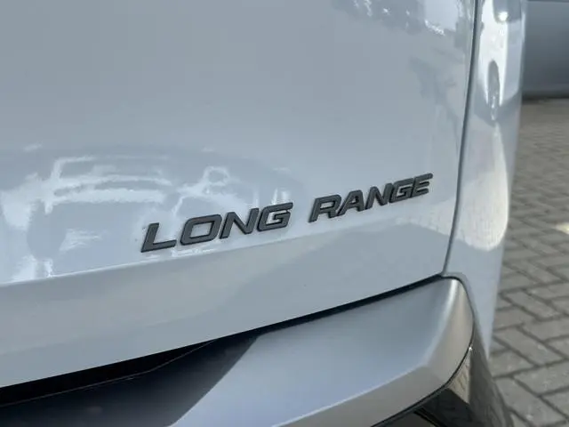 Peugeot e-5008