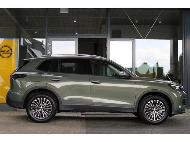 Volkswagen Tiguan 1.5 eHybrid 204pk Life NIEUW | Camera | Adaptieve Cruise | Elektrische kofferklep